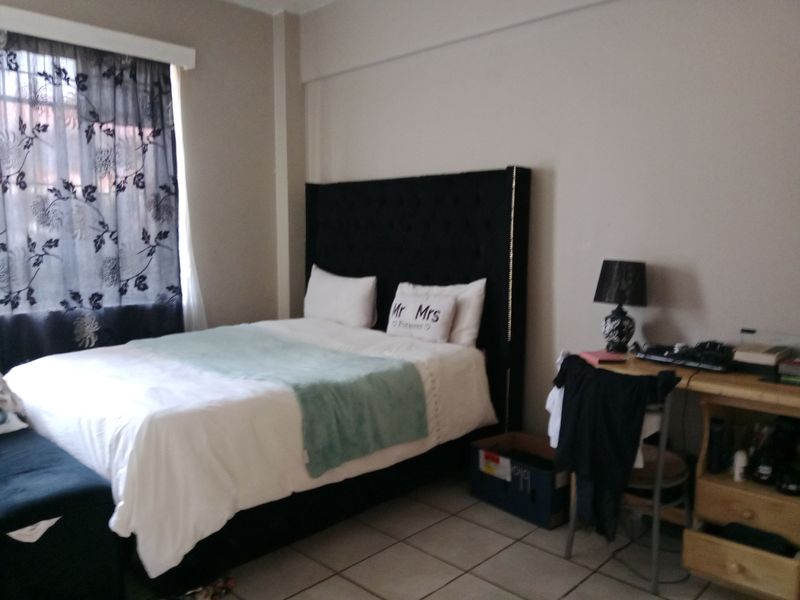 2 Bedrooms 1 Bathroom Kenilworth Gauteng - Photo 8