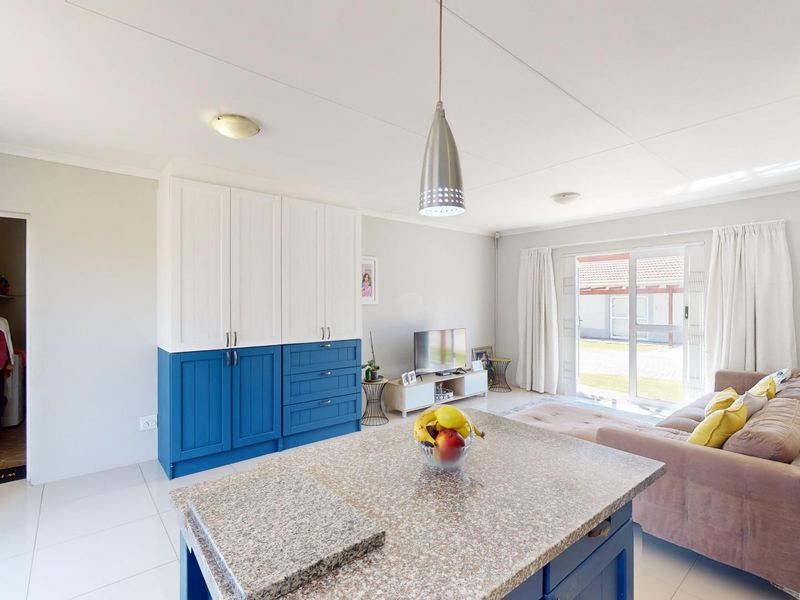 Modern townhouse, great investment, in Bridgemead! - Photo 9