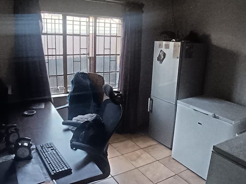 Spacious 3-Bedroom Home with 1 Flatlet - Perfect for Corporate Living! - Photo 10