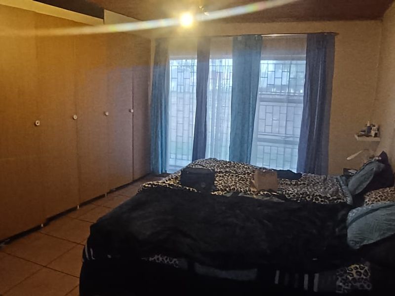 Spacious 3-Bedroom Home with 1 Flatlet - Perfect for Corporate Living! - Photo 9