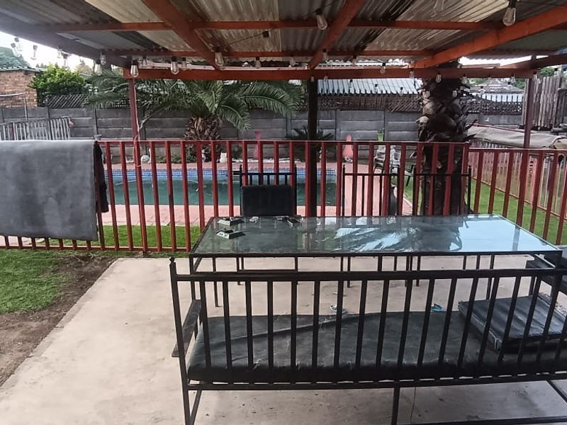 Spacious 3-Bedroom Home with 1 Flatlet - Perfect for Corporate Living! - Photo 4