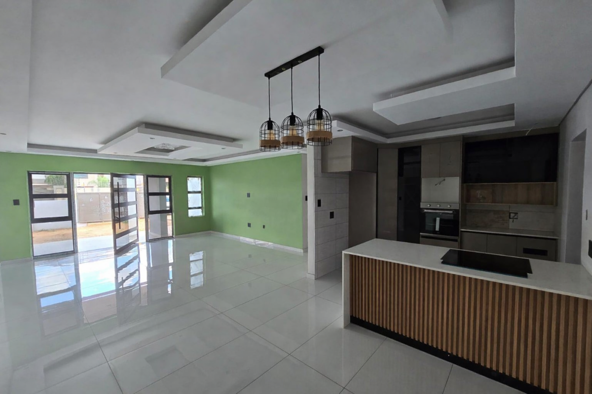 Immaculate House In Sought After Suburb! - Photo 3