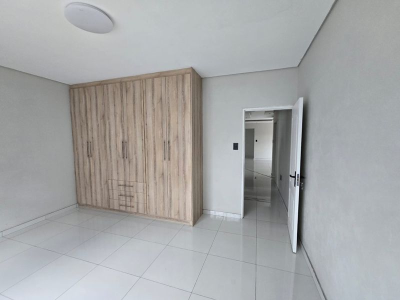 Immaculate House In Sought After Suburb! - Photo 6