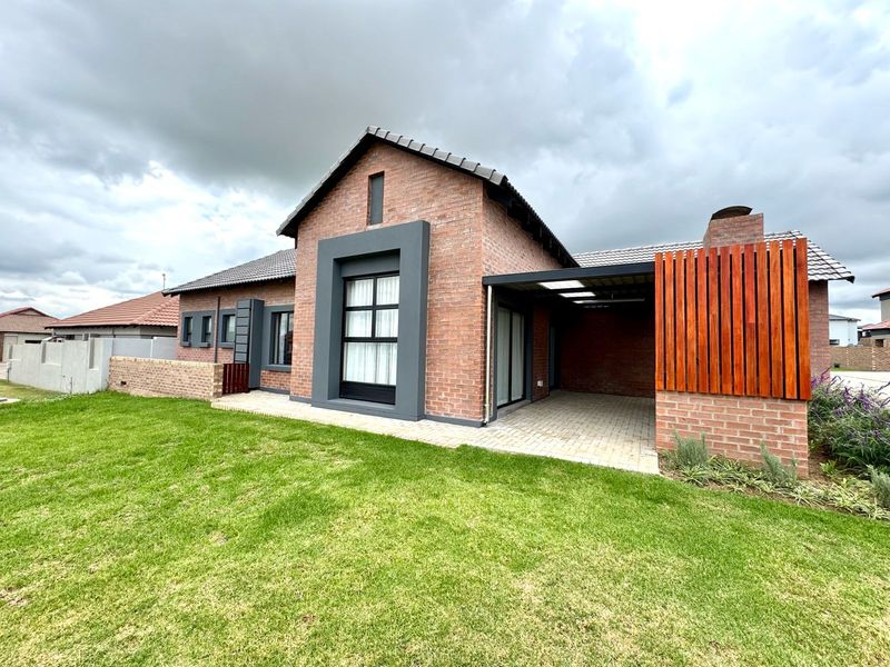Contemporary Luxury in a Safe and Secure Complex - Photo 2