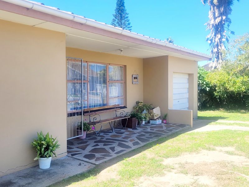 Charming three bedroomed  home - Photo 3