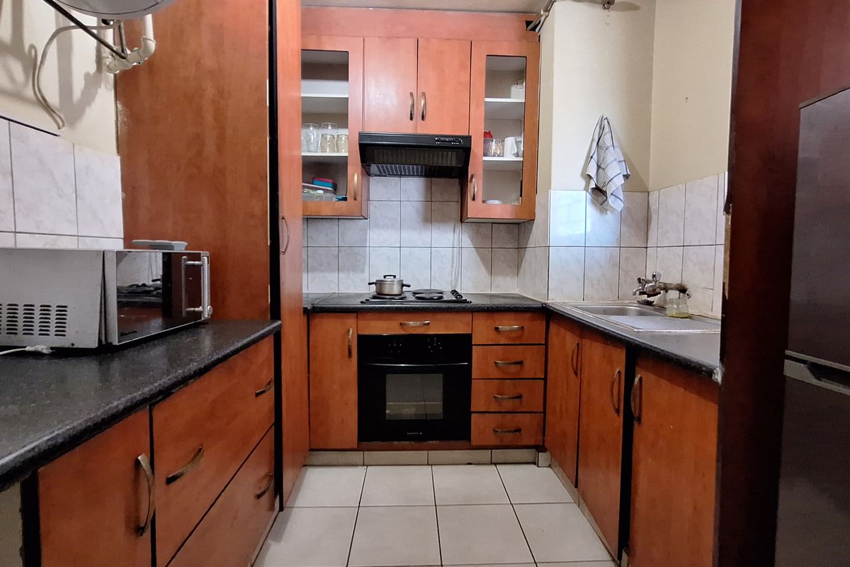 Generous Living Space with Excellent Investment Potential - Photo 3