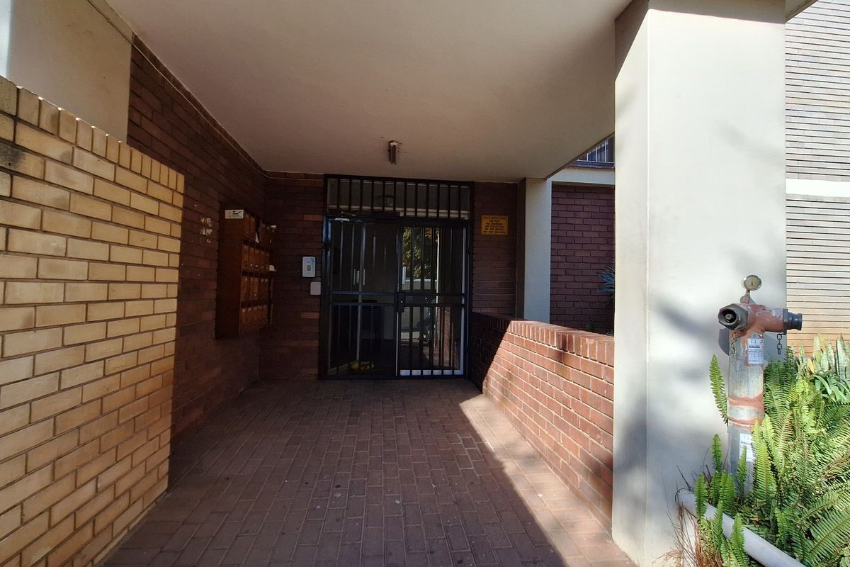 Generous Living Space with Excellent Investment Potential - Photo 2