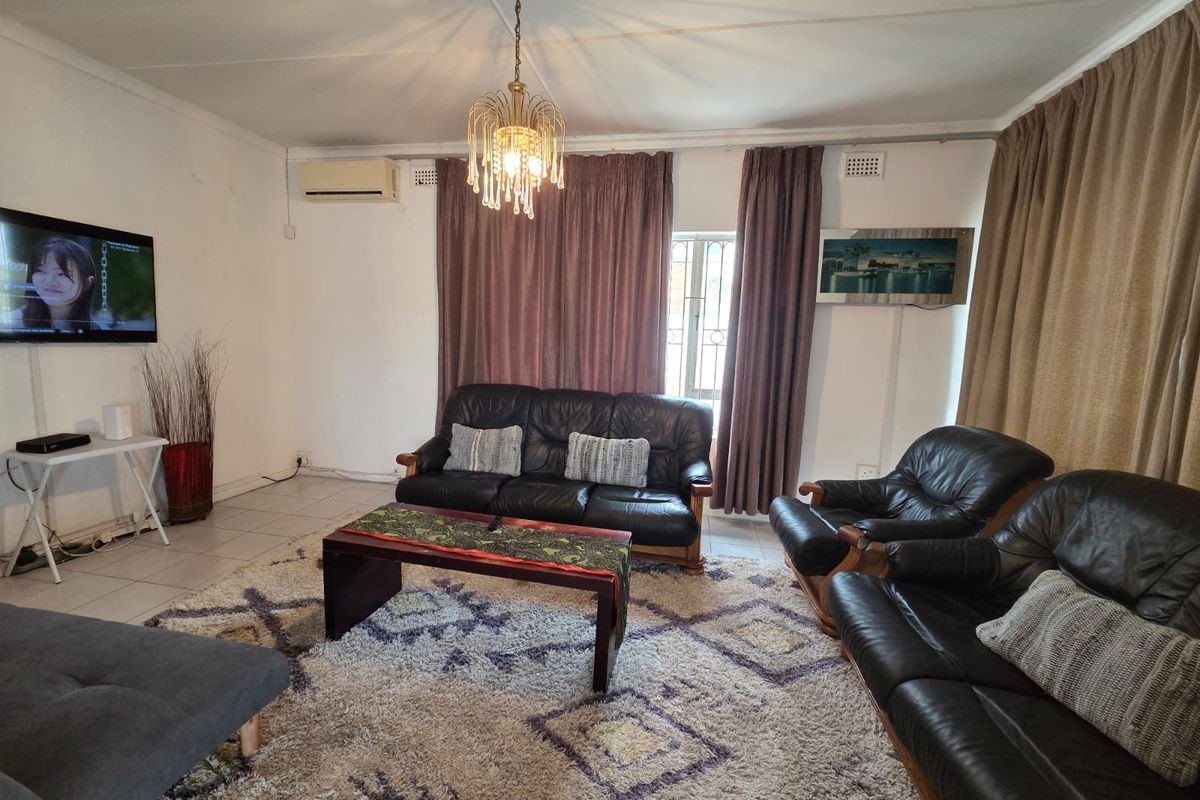 Stunning Home On The Ridge - Photo 4