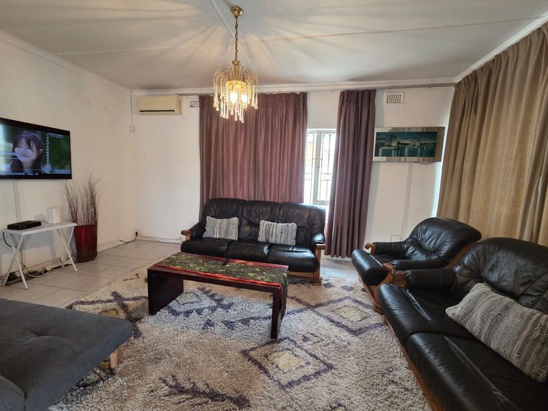 Stunning Home On The Ridge - Photo 4