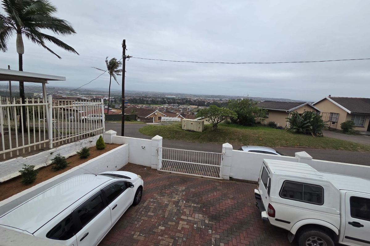 Stunning Home On The Ridge - Photo 2