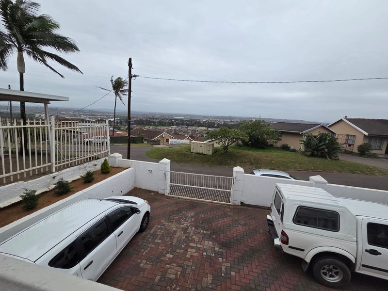 Stunning Home On The Ridge - Photo 2