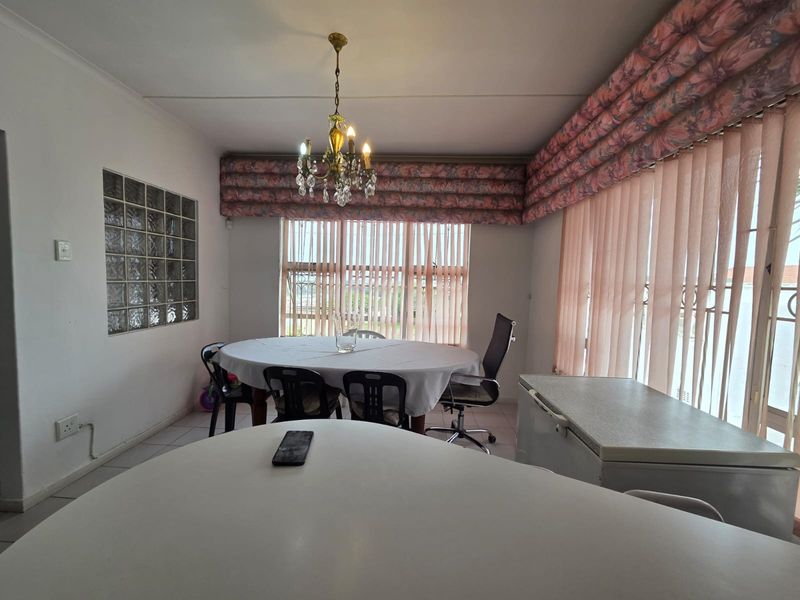 Stunning Home On The Ridge - Photo 10