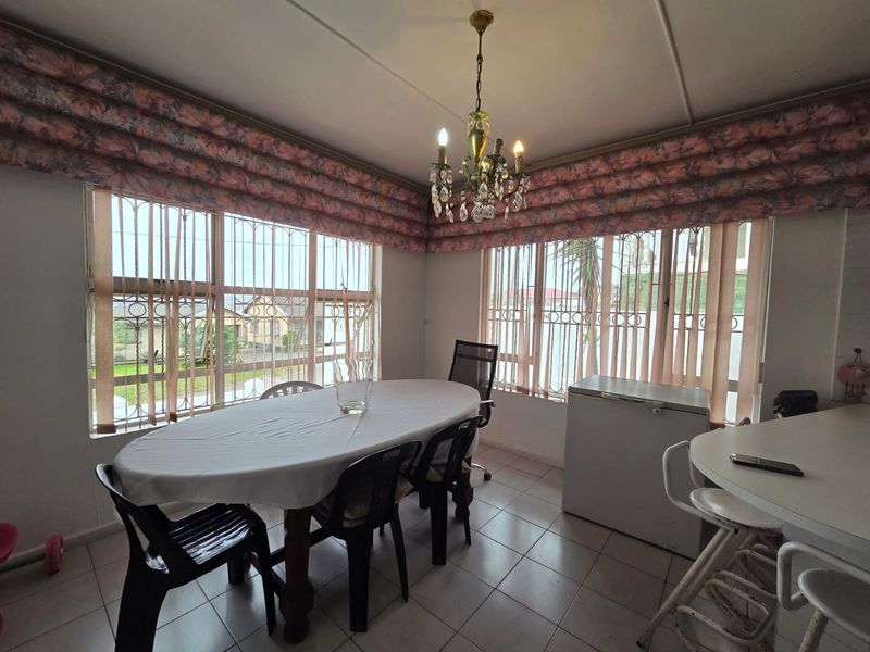 Stunning Home On The Ridge - Photo 7