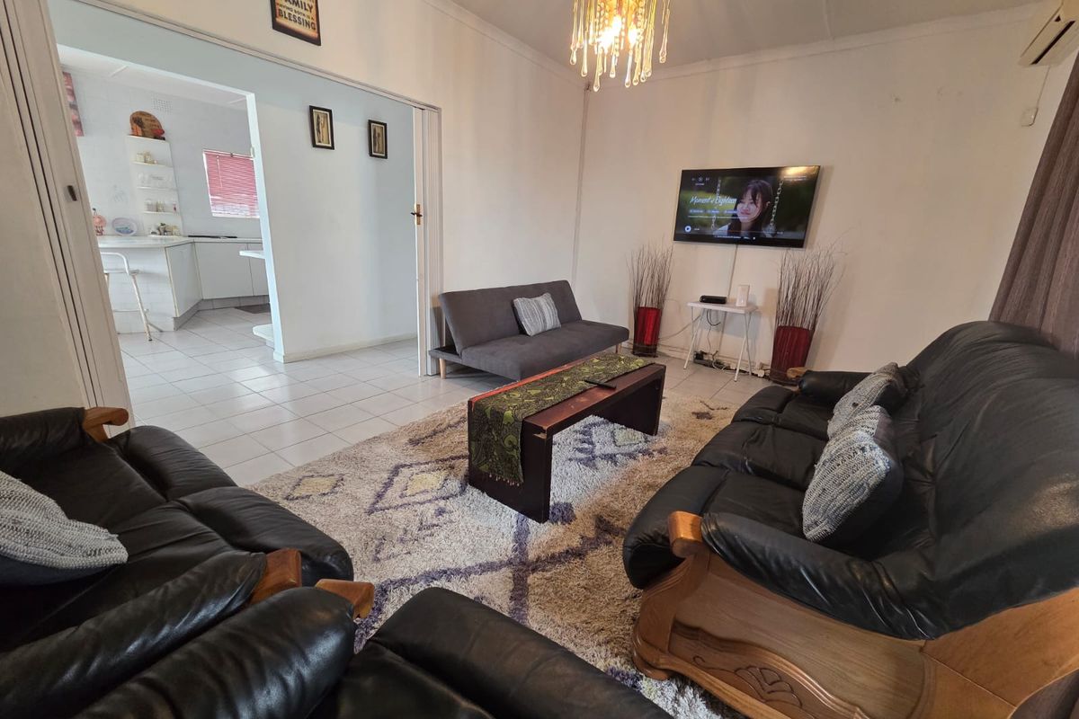 Stunning Home On The Ridge - Photo 5