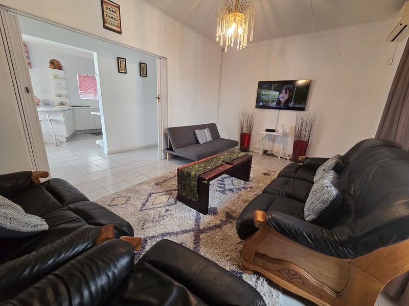 Stunning Home On The Ridge - Photo 5