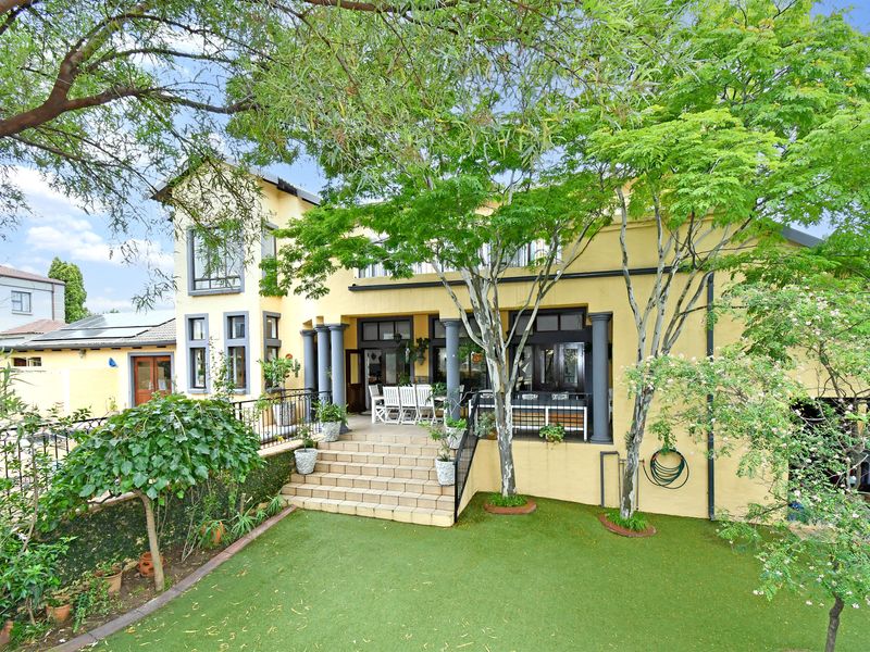 Comfort, Simplicity, and Timeless Blue Valley Farm-style - Photo 2