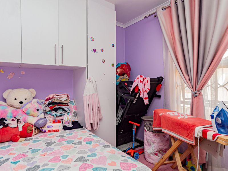 Modern 2 Bed 2 Bath Apartment with Large Balcony: R550k - Photo 7