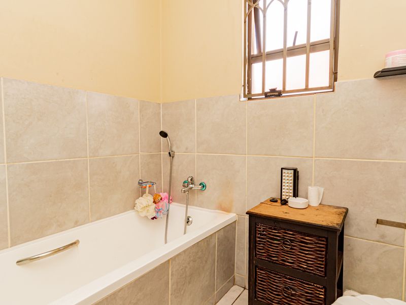 Modern 2 Bed 2 Bath Apartment with Large Balcony: R550k - Photo 9