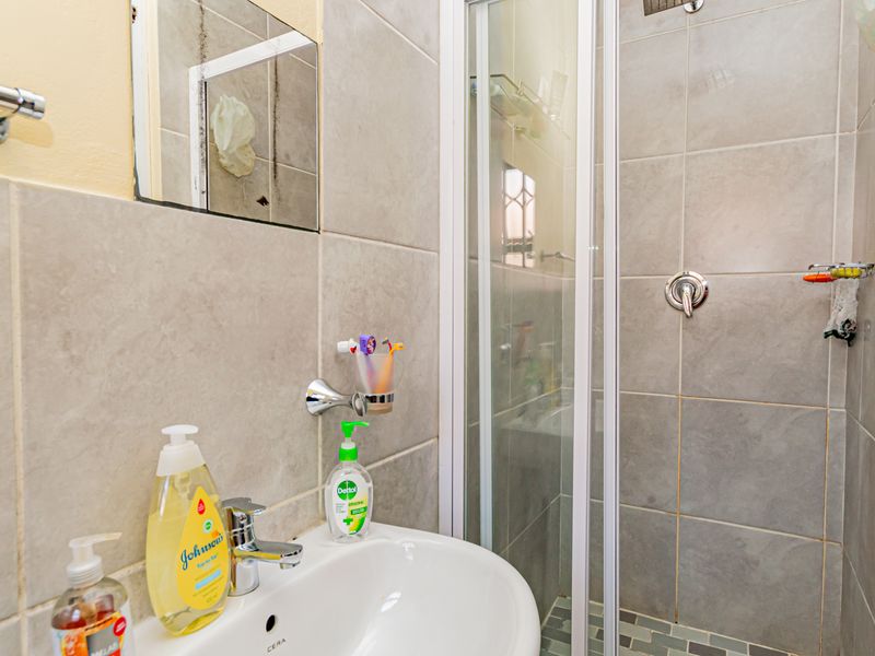 Modern 2 Bed 2 Bath Apartment with Large Balcony: R550k - Photo 6