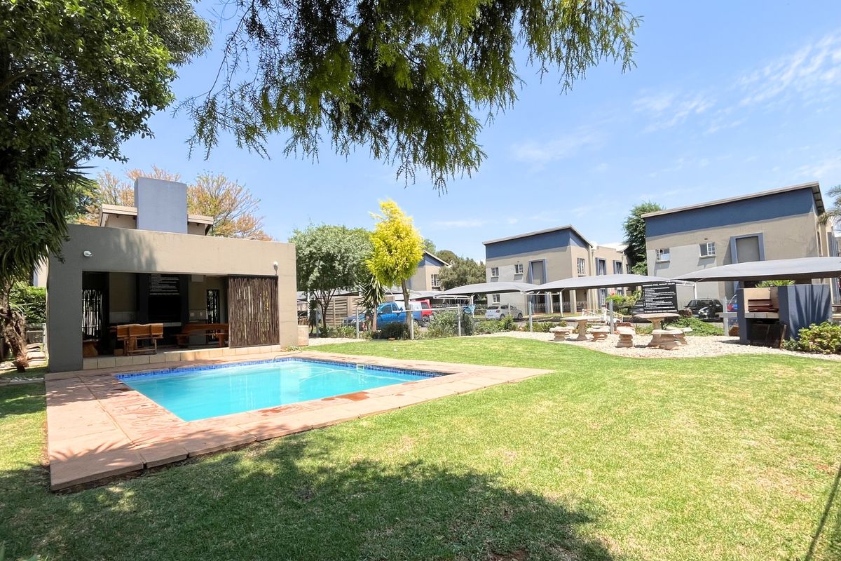 Modern comfort, prime convenience, and effortless living — your perfect apartment awaits. - Photo 2