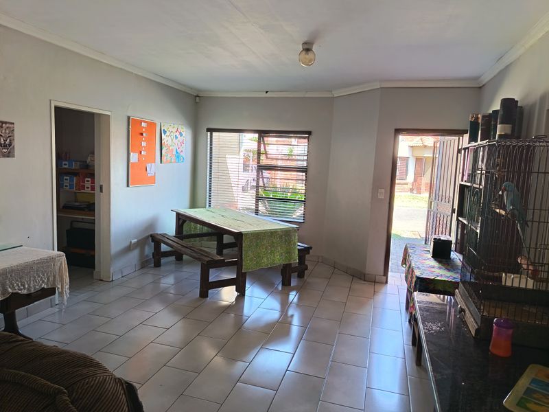Charming 2-Bedroom Home in Secure Complex – Waterval East - Photo 4