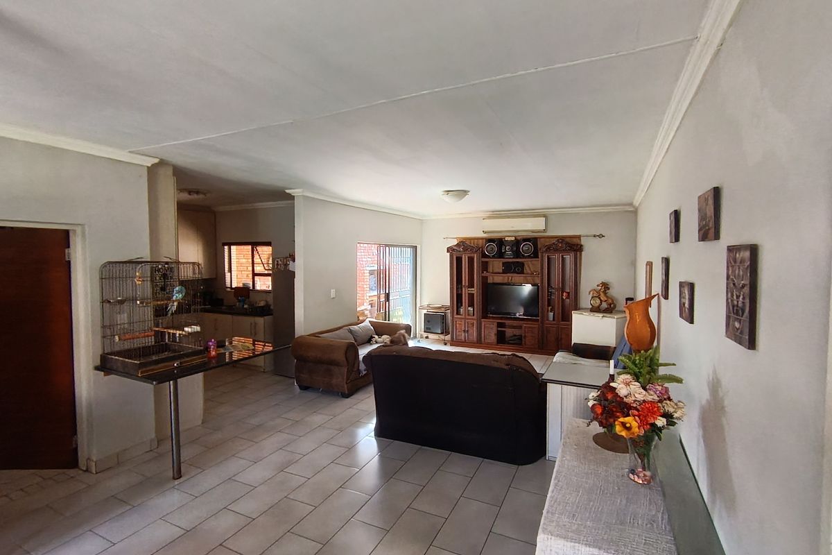 Charming 2-Bedroom Home in Secure Complex – Waterval East - Photo 3