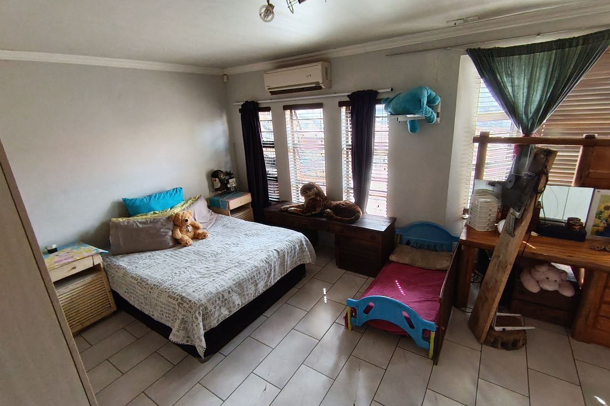 Charming 2-Bedroom Home in Secure Complex – Waterval East - Photo 5