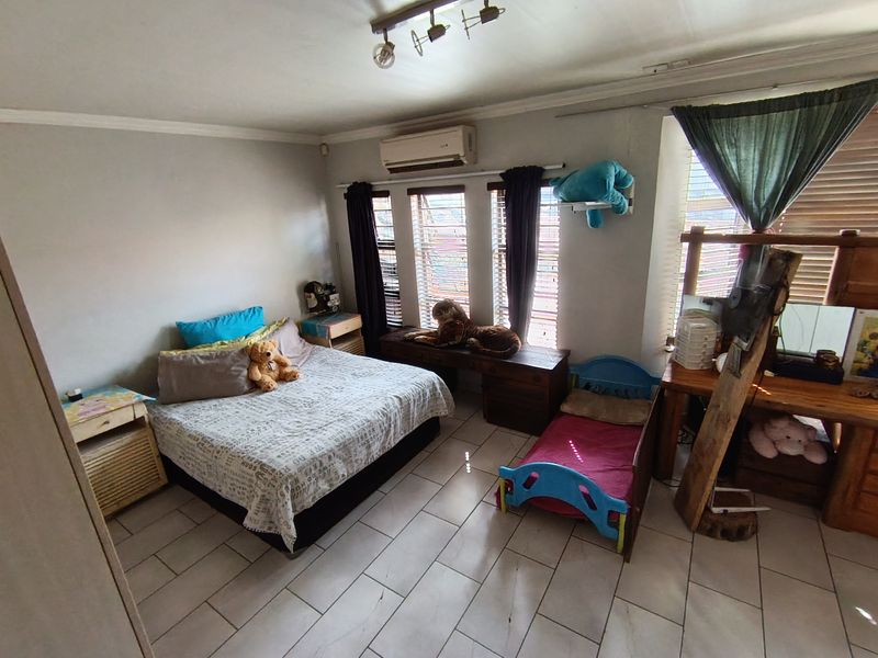 Charming 2-Bedroom Home in Secure Complex – Waterval East - Photo 5