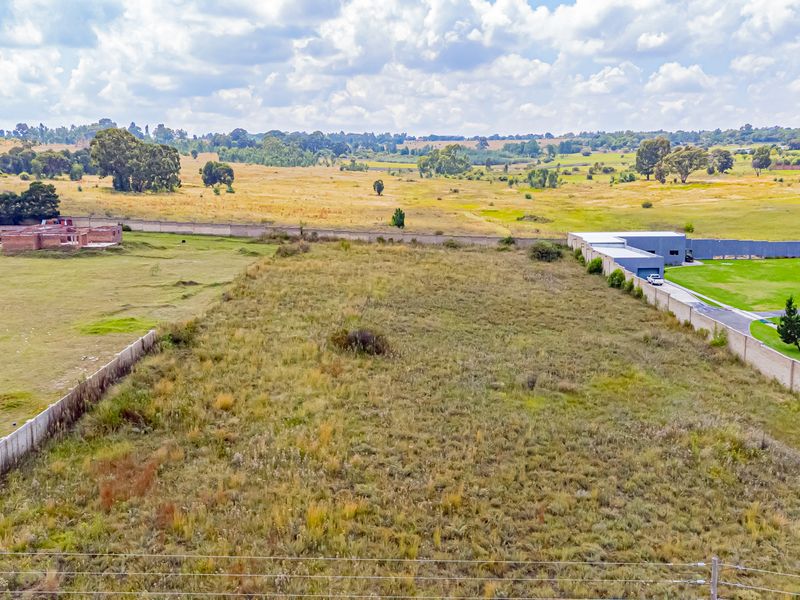 Embrace the Country Lifestyle | Secure Boutique Estate - Photo 8