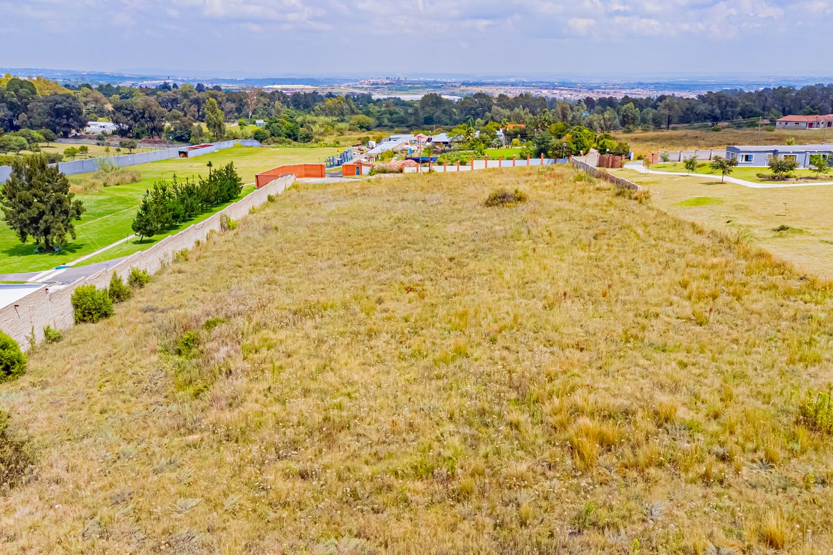 Embrace the Country Lifestyle | Secure Boutique Estate - Photo 5