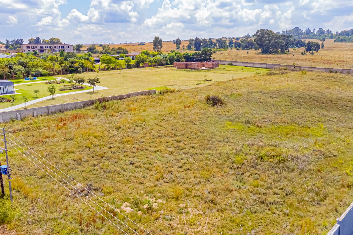 Embrace the Country Lifestyle | Secure Boutique Estate - Photo 3