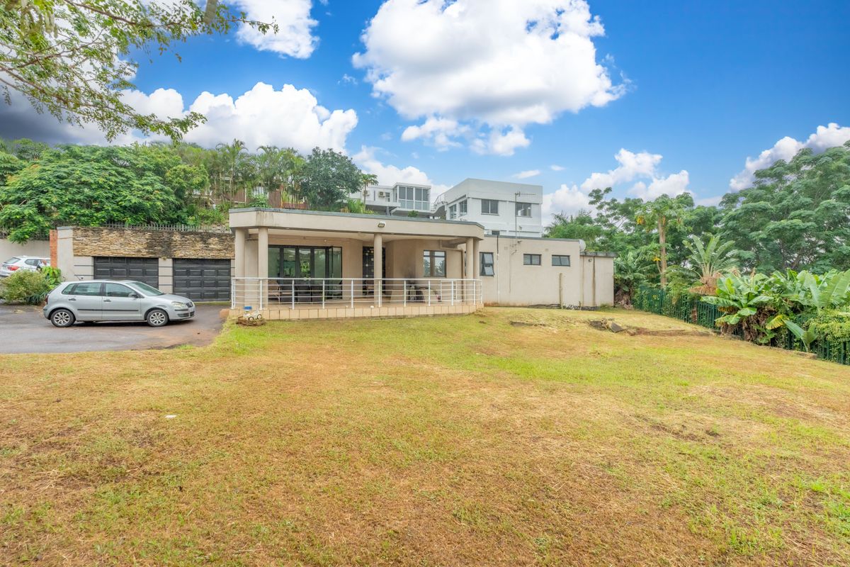 Live the Dream in this Ultra-Modern, Large Family Home - Photo 4