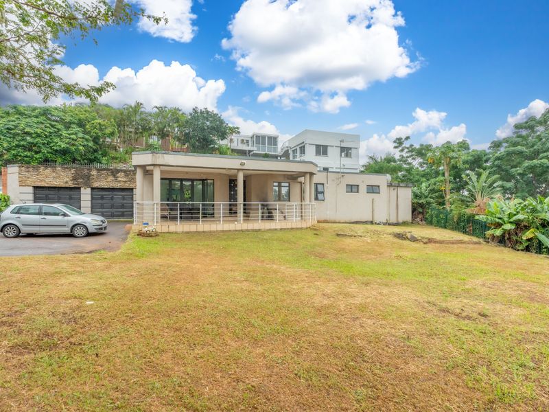 Live the Dream in this Ultra-Modern, Large Family Home - Photo 4