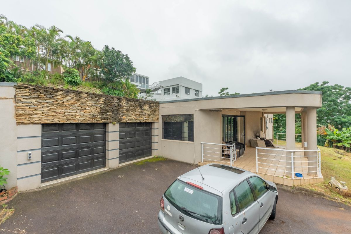 Live the Dream in this Ultra-Modern, Large Family Home - Photo 5