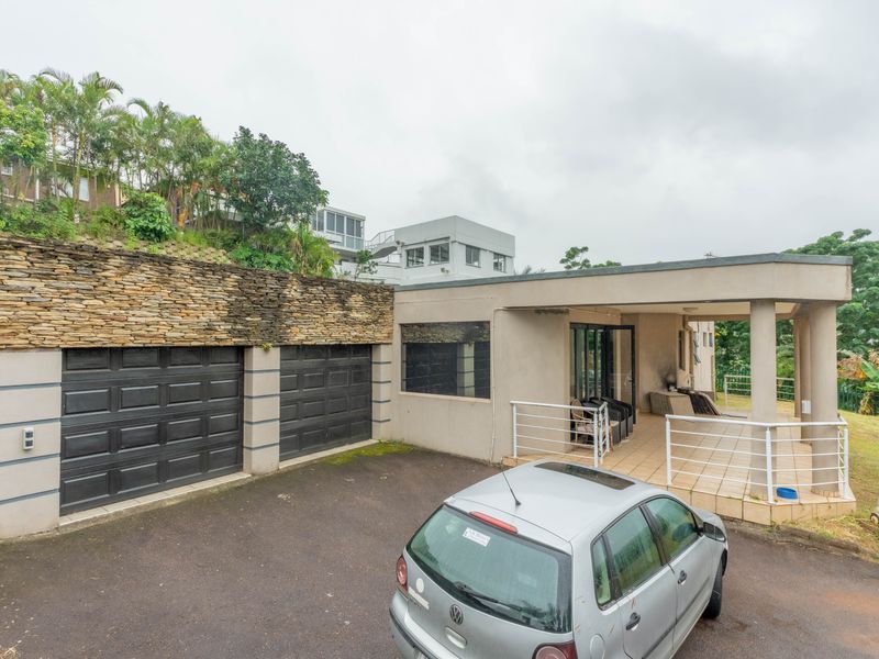 Live the Dream in this Ultra-Modern, Large Family Home - Photo 5