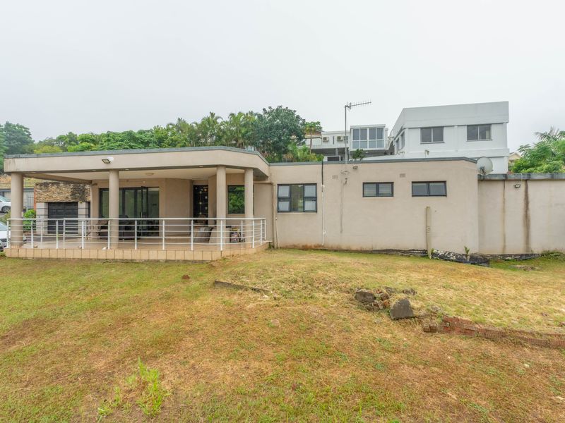 Live the Dream in this Ultra-Modern, Large Family Home - Photo 2