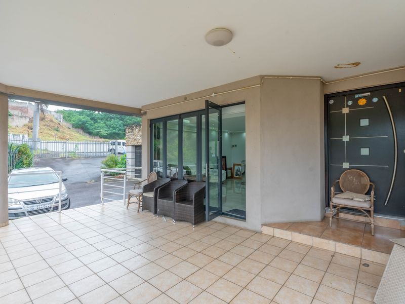 Live the Dream in this Ultra-Modern, Large Family Home - Photo 10