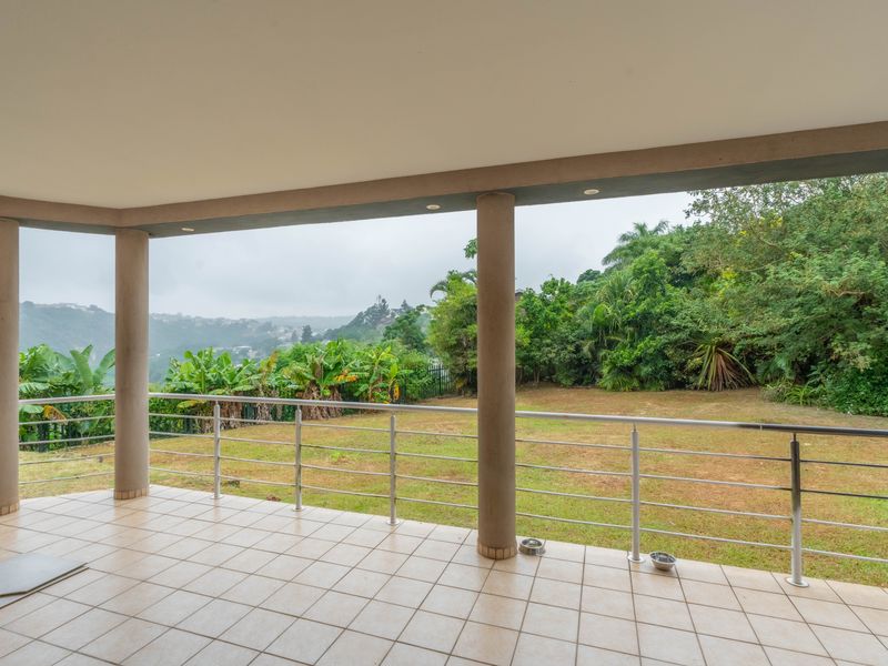 Live the Dream in this Ultra-Modern, Large Family Home - Photo 8