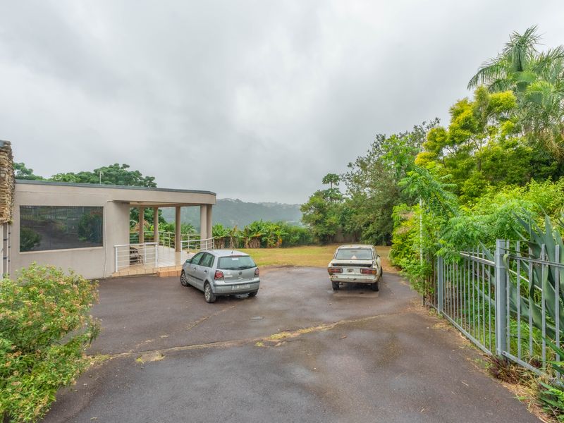 Live the Dream in this Ultra-Modern, Large Family Home - Photo 9