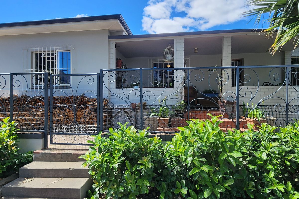 3-Bedroom Family Gem in a Prime Position with Stunning Views - Photo 2