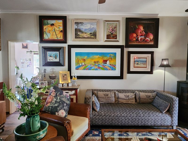 3-Bedroom Family Gem in a Prime Position with Stunning Views - Photo 8