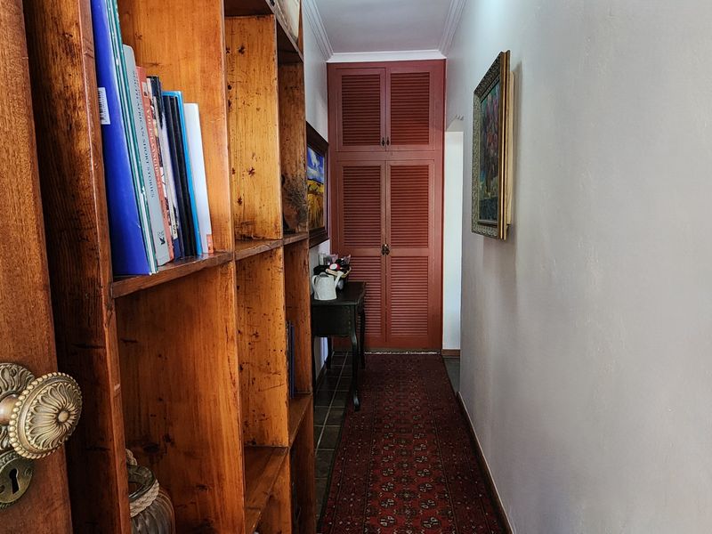 3-Bedroom Family Gem in a Prime Position with Stunning Views - Photo 6