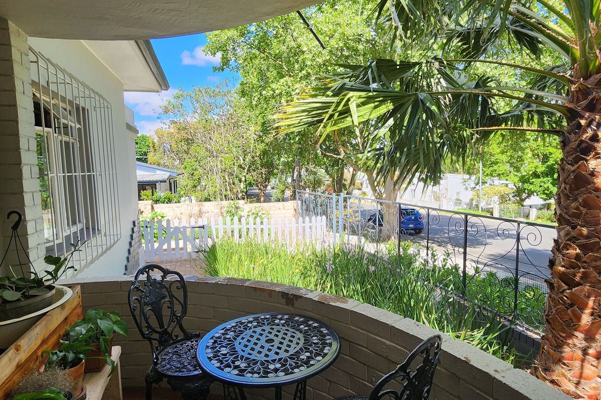 3-Bedroom Family Gem in a Prime Position with Stunning Views - Photo 5