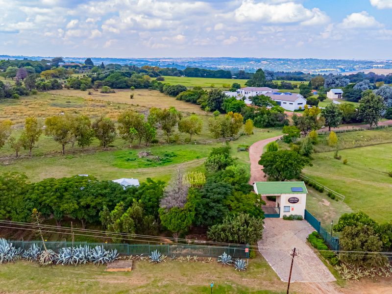 Country Living | Secure Gated Estate | 10 Minutes from Fourways - Photo 1