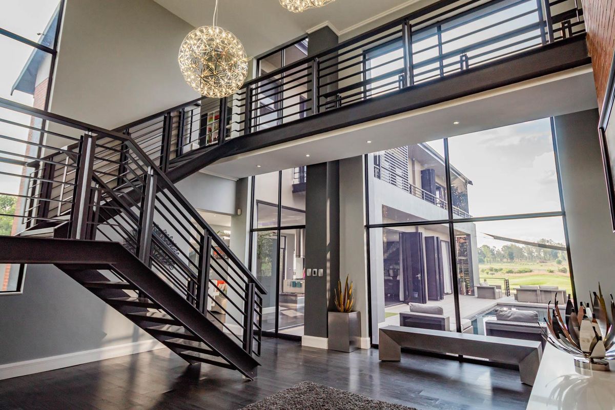 An architectural masterpiece where sustainable innovation meets uncompromising luxury. - Photo 5