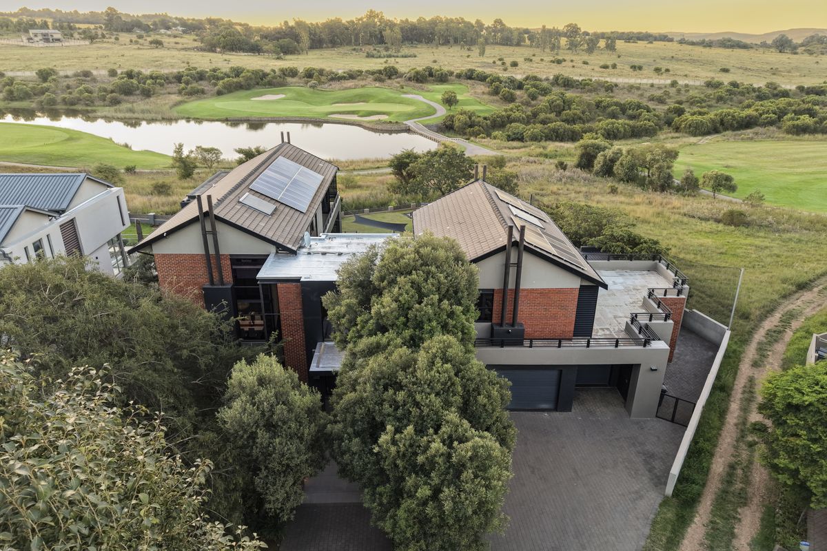 An architectural masterpiece where sustainable innovation meets uncompromising luxury. - Photo 2