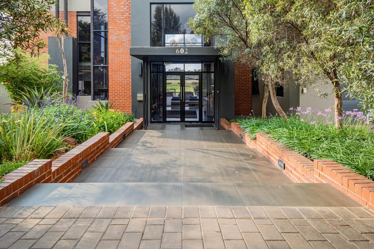 An architectural masterpiece where sustainable innovation meets uncompromising luxury. - Photo 4