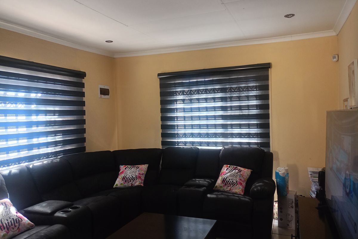 Charming 3-bedroom house for sale in Vanderbijlpark CE 4, perfect for families seeking comfort! - Photo 2