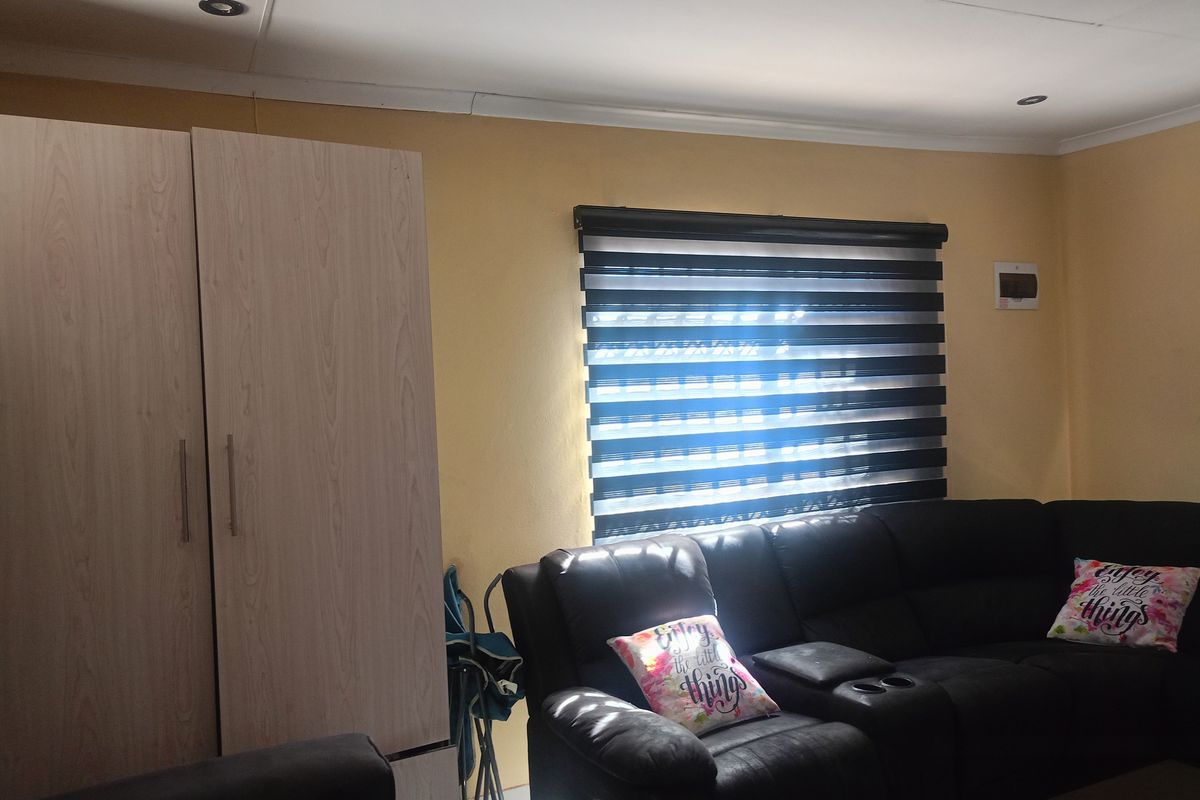 Charming 3-bedroom house for sale in Vanderbijlpark CE 4, perfect for families seeking comfort! - Photo 3