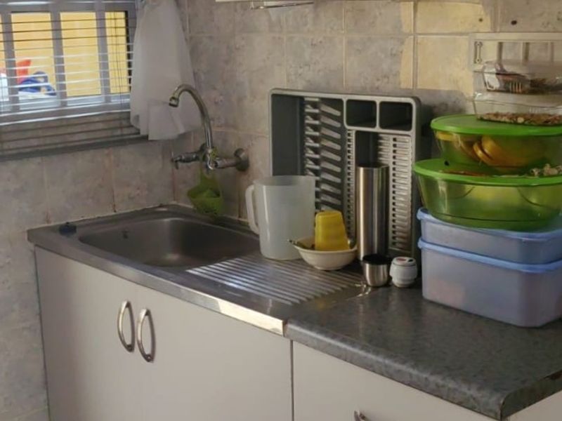 Neat & Secure Home in Sunnyridge, East London - Photo 5